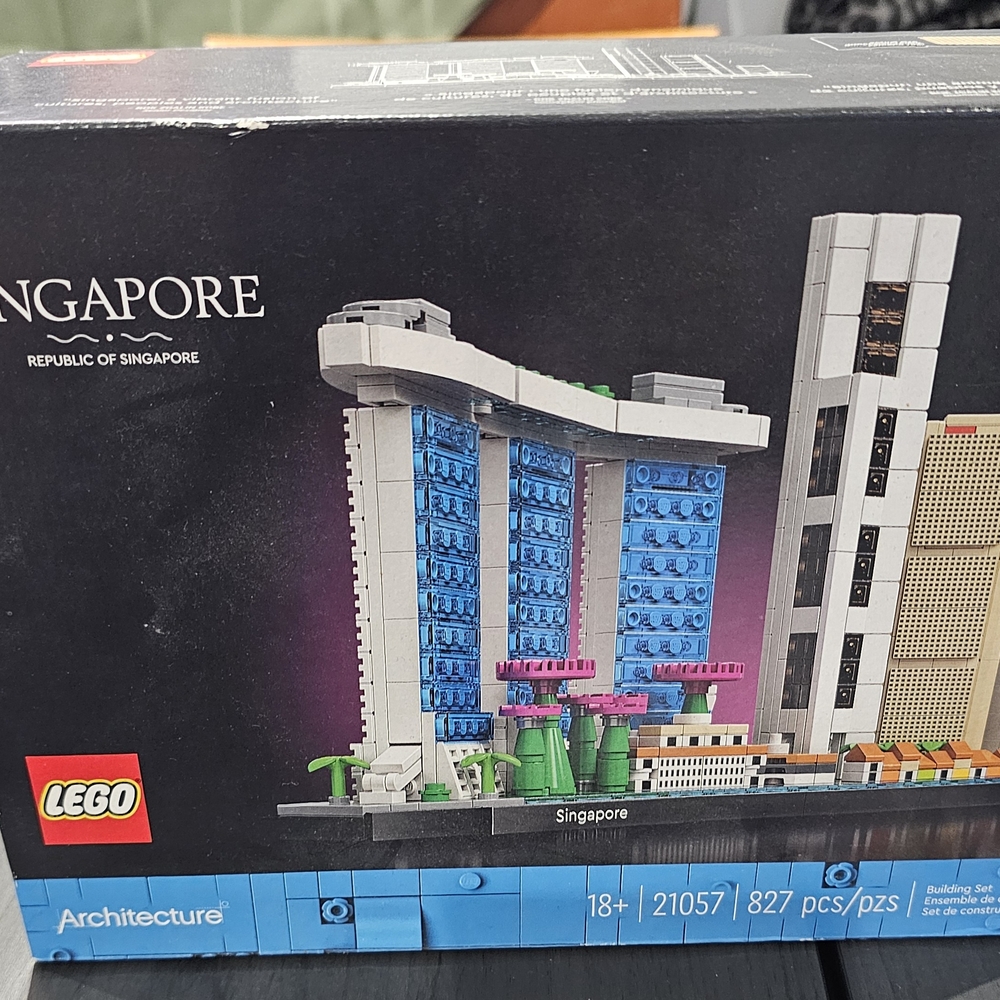 Lego Architecture Singapore Set - Blue, White, Pink, Green, Tan.